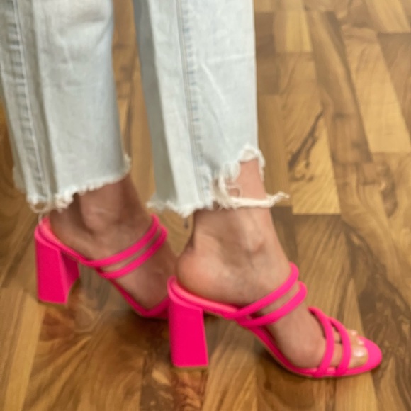 S 🫶🏻 L D - Picture 2 of 3